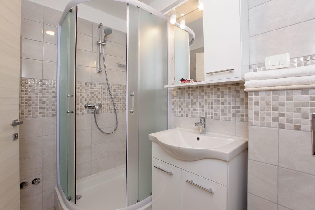 Luxory D-Rooms فيلا لوكا المظهر الخارجي الصورة